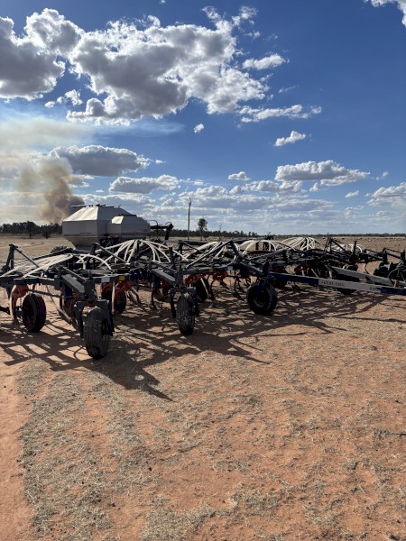 Flexicoil 820 Bar with 2320 Air Cart