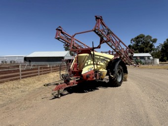 2012 Hardi Navigator 3000L Boom Spray
