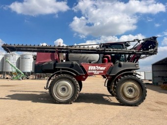 2013 Miller Nitro 5240 Self Propelled Boom Spray
