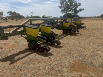 John Deere MaxEmerge 1700 Row Planter