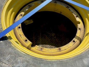 2 x Rims and Tyres to suit John Deere 8R Fronts