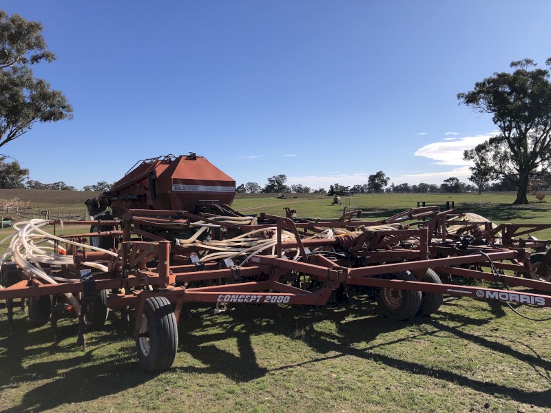 2001 Morris Concept 2000 with 7252 Triple Bin