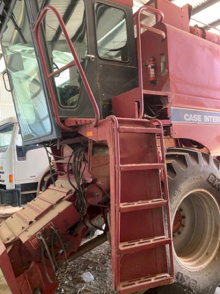 Case IH 1660 Header with Front with Trailer
