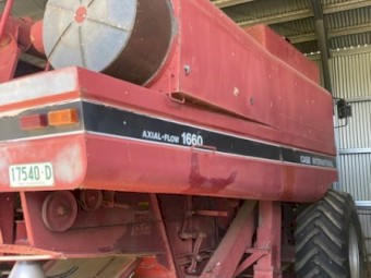 Case IH 1660 Header with Front with Trailer