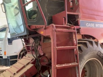 Case IH 1660 Header with Front with Trailer