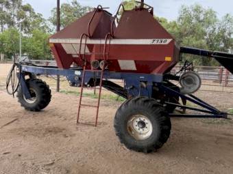 Morris 7130 2 bin tow behind air cart 