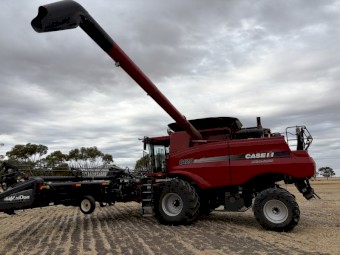 2011 Case IH 8120 with 40ft Macdon FD70 Draper Front