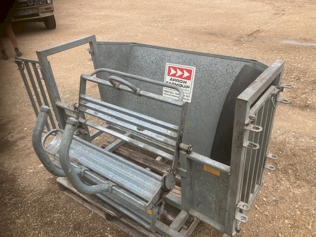 Arrowquip sheep and goat handler