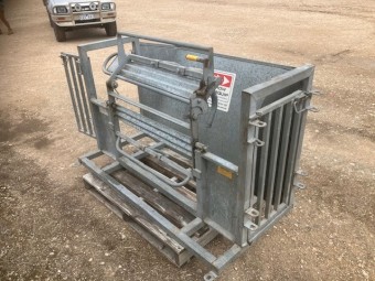 Arrowquip sheep and goat handler