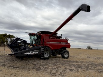 2011 Case IH 8120 combine with Macdon FD 70 40ft front
