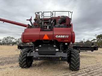 2011 Case IH 8120 combine with Macdon FD 70 40ft front