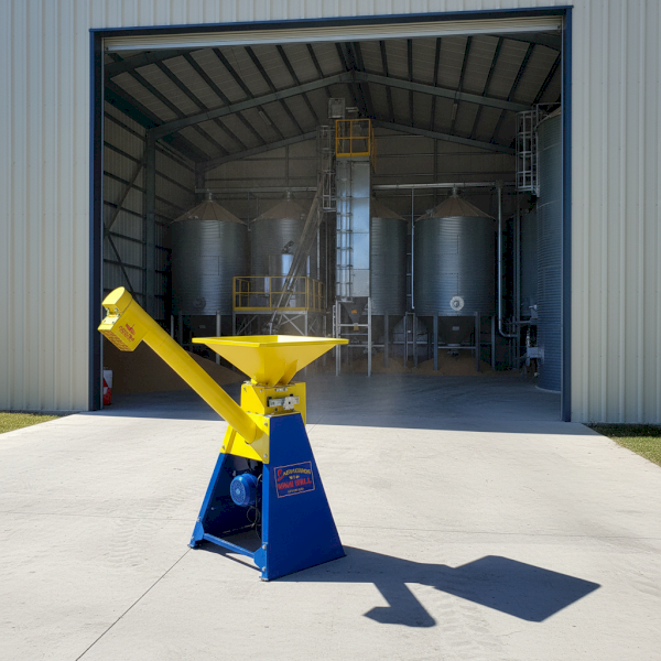 Auger Outfeed Grain Roller Mill Horses Cattle Sheep Pigs Poultry Feed Landworker