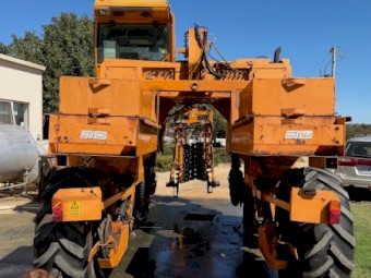 Pellenc 3200 Straddle Tractor