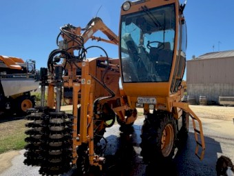 Pellenc 3200 Straddle Tractor