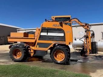 Pellenc 3200 Straddle Tractor