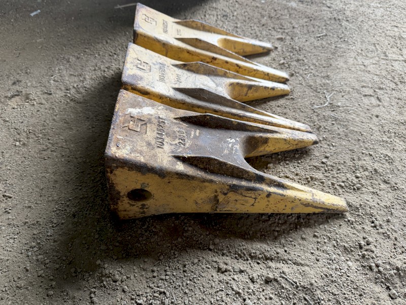 Excavator Bucket Teeth x 3