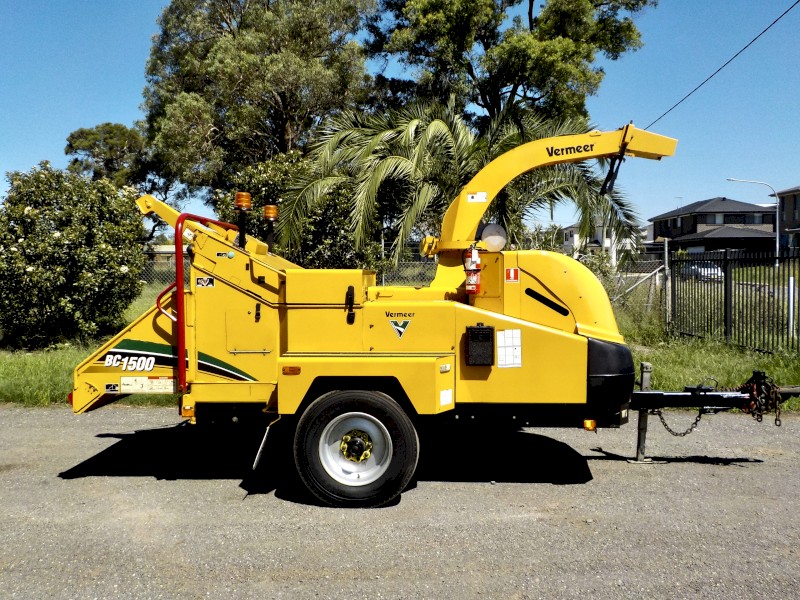 LATE MODEL 04/2017 VERMEER BC1500 XL PROFESSIONAL/COMMERCIAL 15" DIESEL WOOD CHIPPER