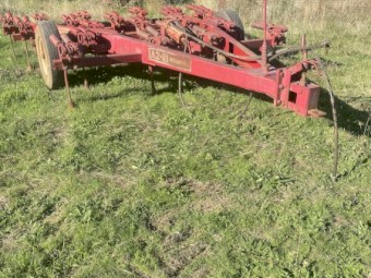 International 21 Tyne  scarifier