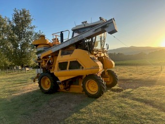 1999 Gregoire G120 SW Grape Harvester