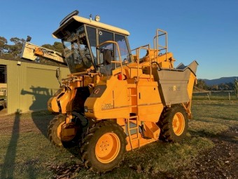 1999 Gregoire G120 SW Grape Harvester