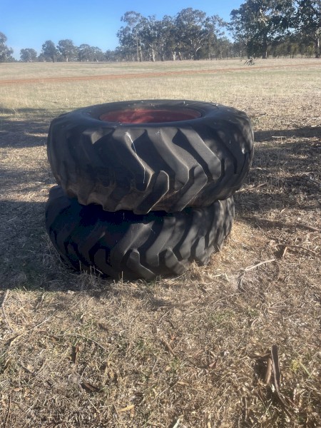 International 725 Drive Tyres x 2