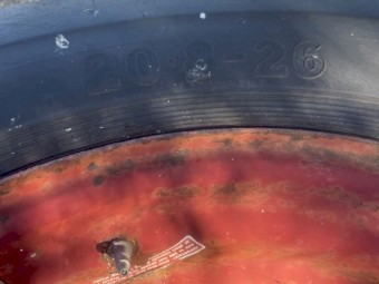 International 725 Drive Tyres x 2