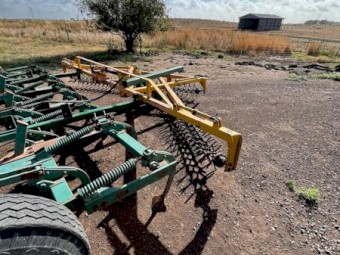 John Shearer 170 29 Tyne Scarifier and Prickle Chain