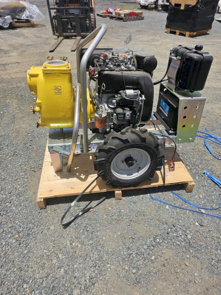 New New VAR Varisco Portable 3 & 4 inch Pumps for Dewatering