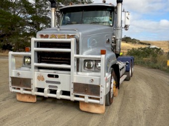 2004 Mack Trident Day Cab 