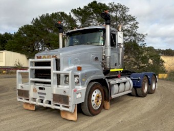 2004 Mack Trident Day Cab 