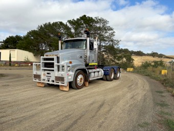 2004 Mack Trident Day Cab 