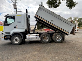 2006 Mack Quantum Tipper