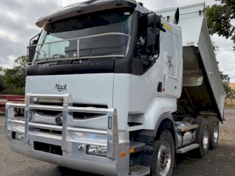 2006 Mack Quantum Tipper