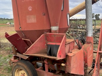 New holland hammer mill mixer 