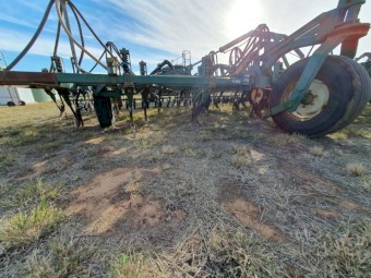 Smale 12m Multivator with Simplicity 6000L Trailing Air Cart