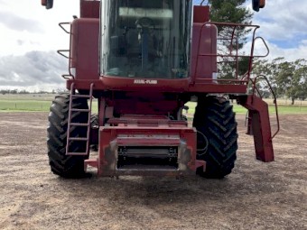 1994 Case IH 2144 Harvester with 25ft 1010 front on Comb Trailer
