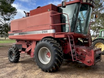 1994 Case IH 2144 Harvester with 25ft 1010 front on Comb Trailer