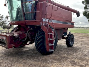 1994 Case IH 2144 Harvester with 25ft 1010 front on Comb Trailer