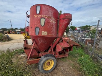 New Holland 352 Hammermill/Mixer