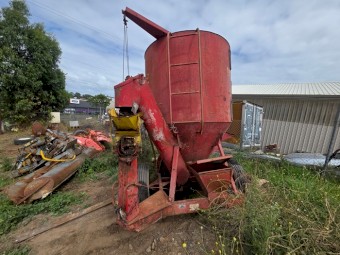 New Holland 352 Hammermill/Mixer