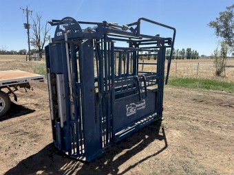 Kattle Gear Cattle Crush Handler