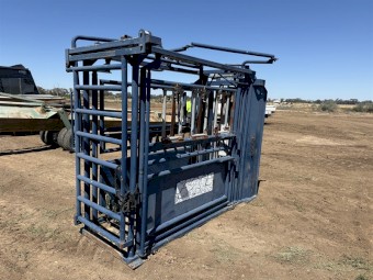 Kattle Gear Cattle Crush Handler