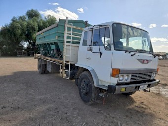 1984 Hino truck