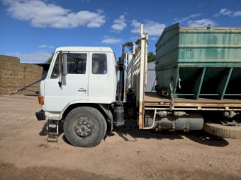 1984 Hino truck