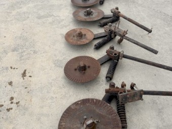 Varying Sizes Pivoting Disc Coulters with Shaft, arm assembly, hub and mounting brackets