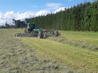 Agronic WRT 900. Trailed 4 Drum Swathing Rake. 