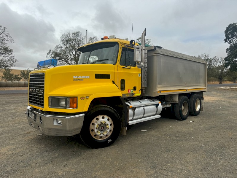 2003 Mack CH Tipper Truck