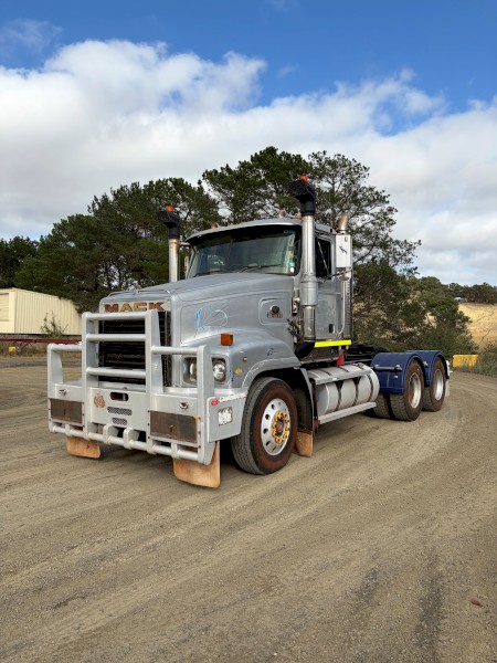 2004 Mack Trident 6x4 Prime Mover