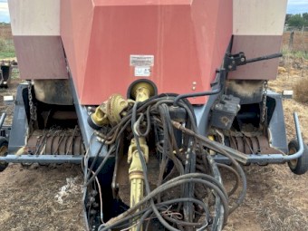  New holland 1210 hay baler 