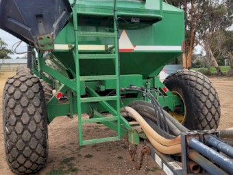 Flexicoil 820 34' Bar and John Deere 687 Cart